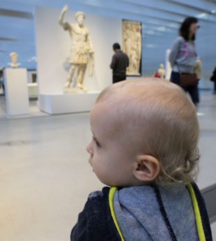 Bébé au musée Louvre-Lens