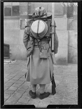 Un-sapeur-avec-son-equipement-militaire-habituel-juillet-1917-©-Jacques-RidelECPADDefense